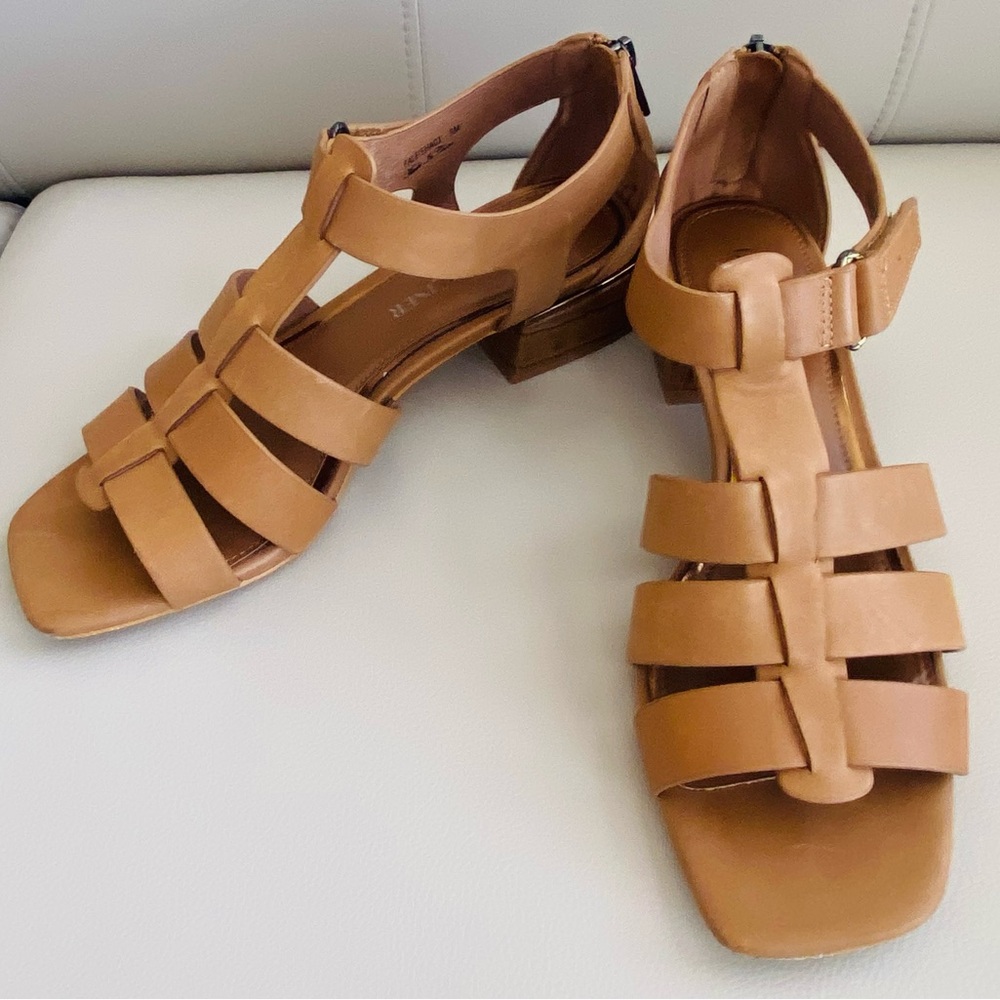 Donald Pliner Faleisha leather sandal in color saddle, Block heel memory foam 9M